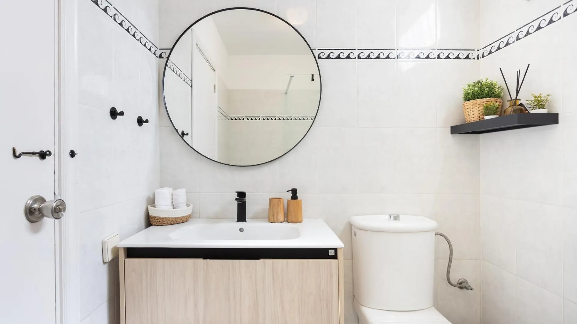 Tms Veramar2,Budget, Seafront, Pool And Parking Arona  Apartment